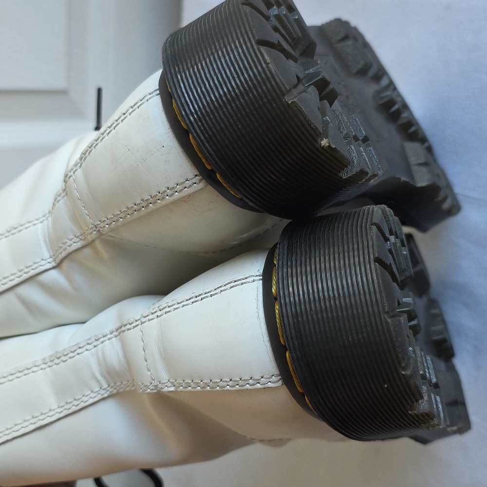 Dr. Martens White Boots with Black Soles Womens Size 7,  Mens Size 6 - Picture 8 of 17